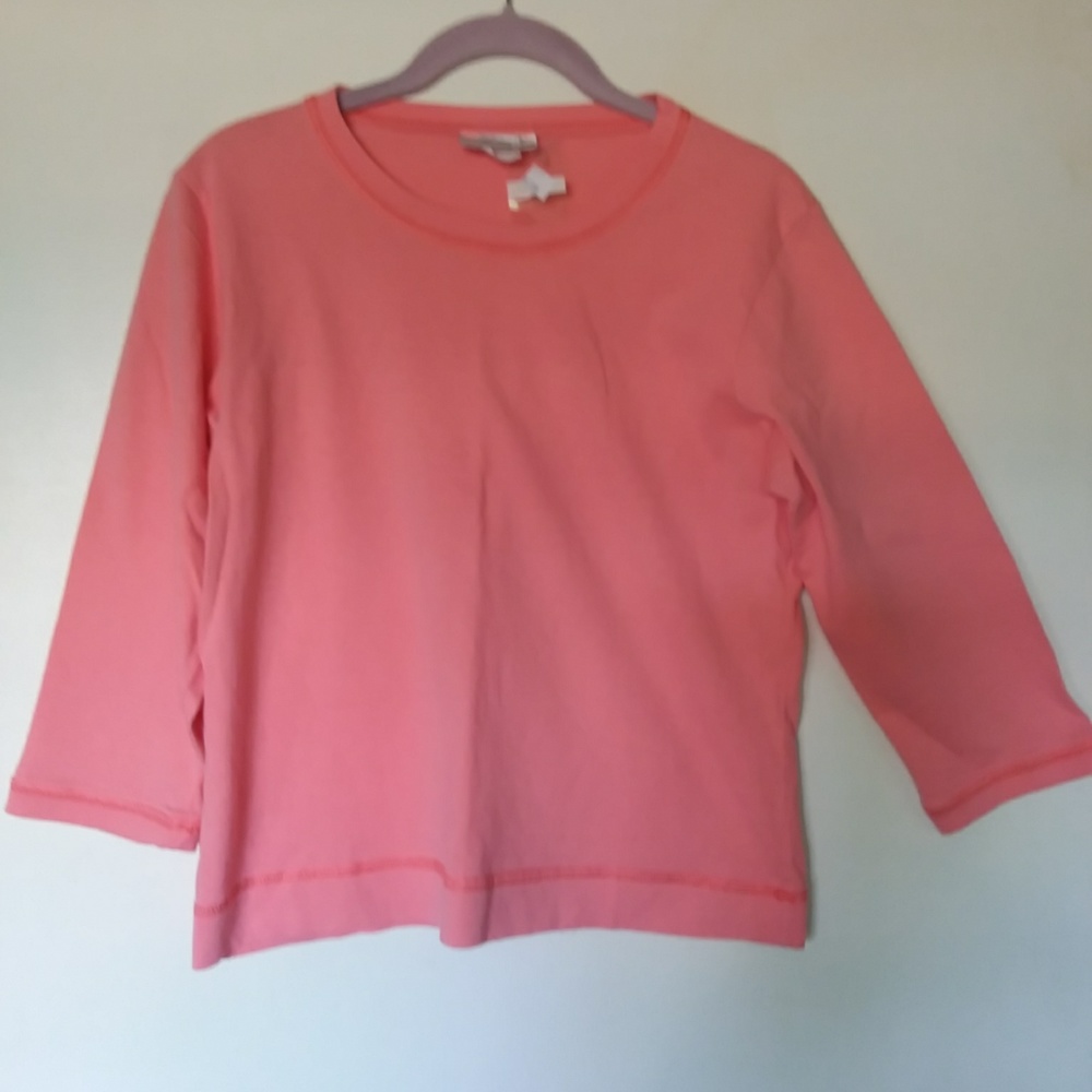 WILD PALMS ladies top in size small. NEW!